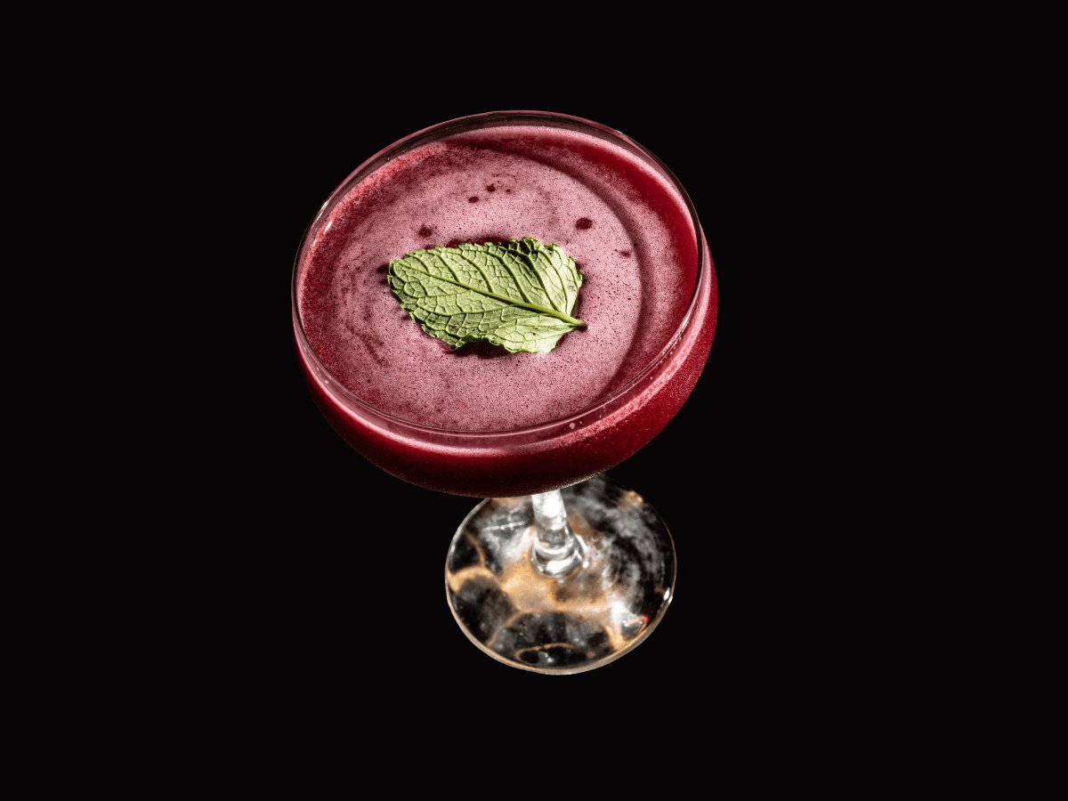 Signature cocktail at CINCO Lounge in Lisboa