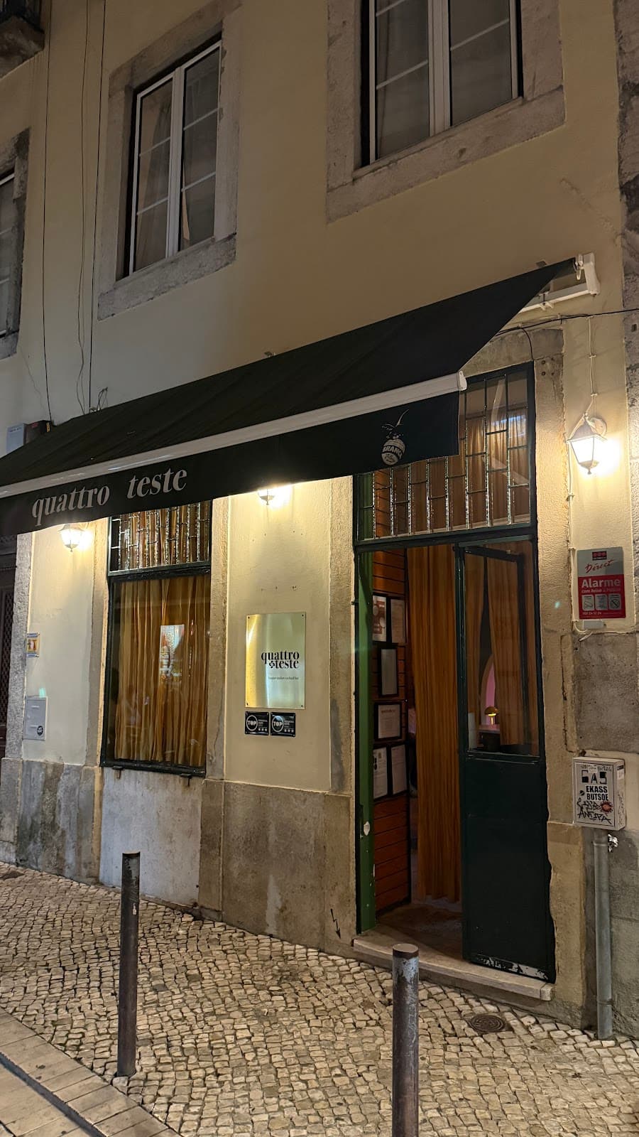 Quattro Teste exterior in Lisboa, Portugal in Lisboa